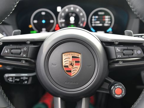 Certified 2025 Porsche 911 Carrera GTS image 31