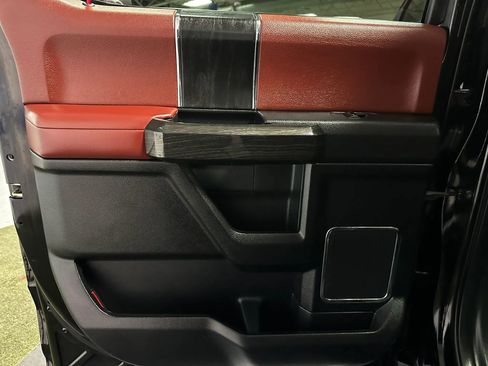 Used 2018 Ford F150 Platinum w/ Equipment Group 701A Luxury AWD/4WD image 16