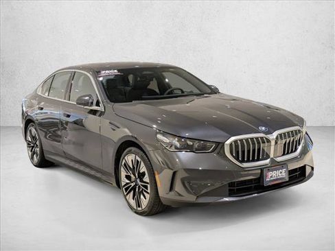 Used 2024 BMW i5 eDrive40i w/ Premium Package image 3