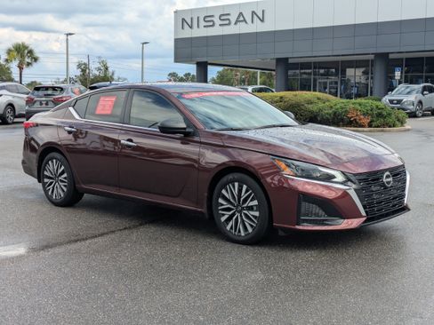 Certified 2024 Nissan Altima 2.5 SV FWD image 2