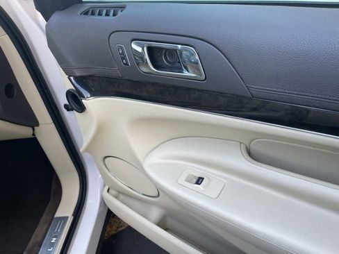 Used 2014 Lincoln MKT FWD image 45