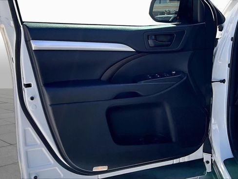 Used 2018 Toyota Highlander Plus FWD image 20