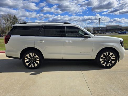 Used 2025 Ford Expedition Platinum w/ Driver's Package image 6