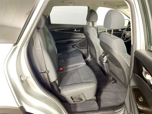 Used 2018 Kia Sorento AWD image 25