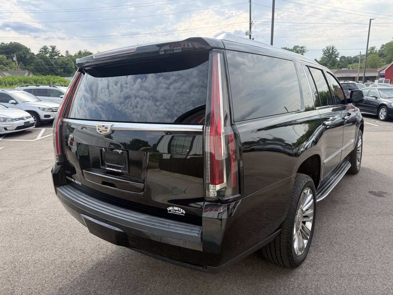 Used 2017 Cadillac Escalade ESV Luxury RWD image 8