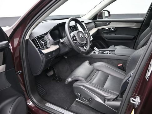 Used 2025 Volvo XC90 B5 Ultra AWD/4WD image 9