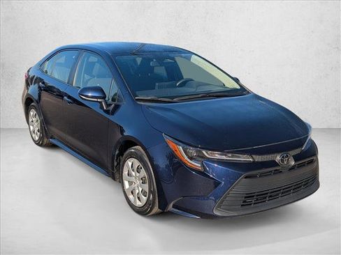 Used 2023 Toyota Corolla LE image 3