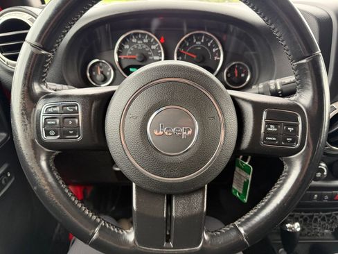 Used 2018 Jeep Wrangler Unlimited Sahara w/ Connectivity Group AWD/4WD image 18