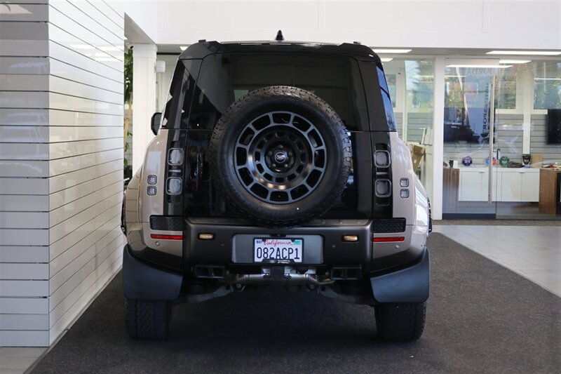 Used 2025 Land Rover Defender 110 AWD/4WD image 9