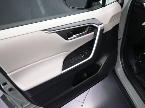 Used 2021 Toyota RAV4 XLE Premium image 13