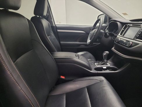 Used 2018 Toyota Highlander XLE image 21