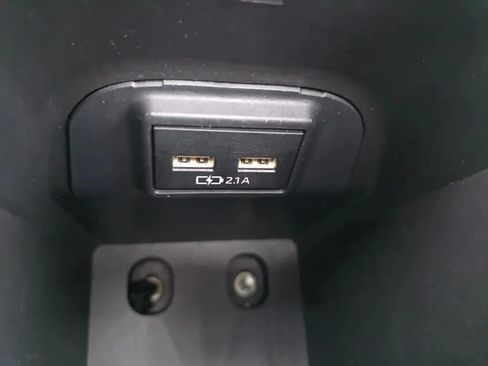 Used 2021 Toyota RAV4 XLE Premium image 36