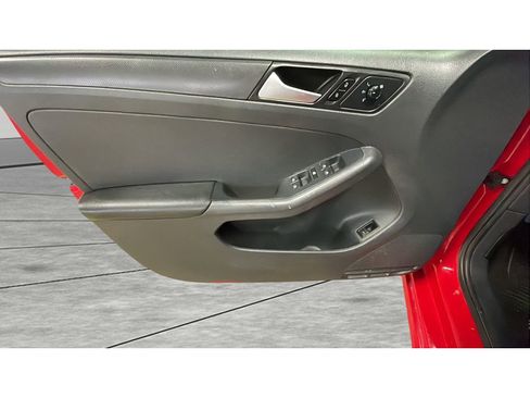 Used 2015 Volkswagen Jetta S image 9