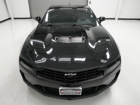 Used 2023 Chevrolet Camaro LT w/ Technology Package RWD image 2