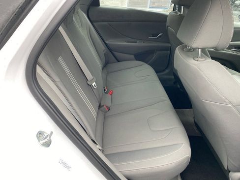 Used 2021 Hyundai Elantra Blue image 25