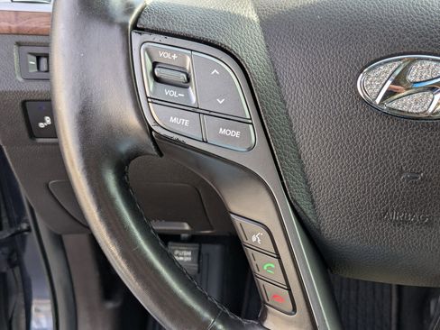 Used 2017 Hyundai Santa Fe SE image 18