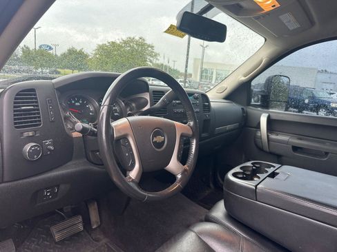 Used 2010 Chevrolet Silverado 2500 LT w/ Interior Plus Package AWD/4WD image 10