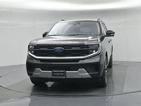 Certified 2025 Ford Expedition Max Platinum w/ Driver's Package AWD/4WD image 62