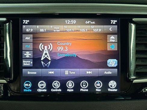 Used 2020 Chrysler Pacifica Touring w/ Advanced Safetytec Group image 24