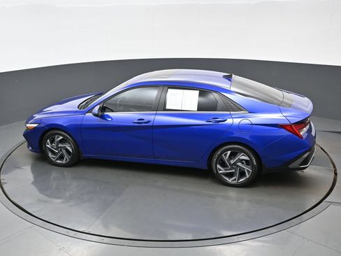 Certified 2025 Hyundai Elantra Limited FWD image 35