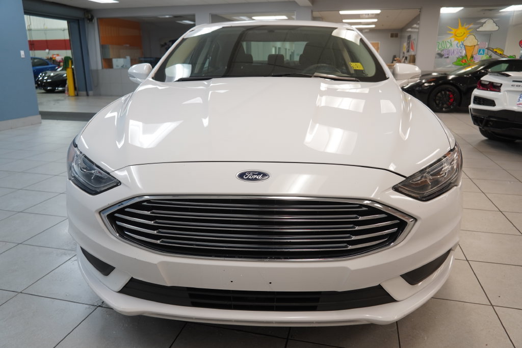 Used 2017 Ford Fusion SE w/ Fusion SE Technology Package FWD image 13