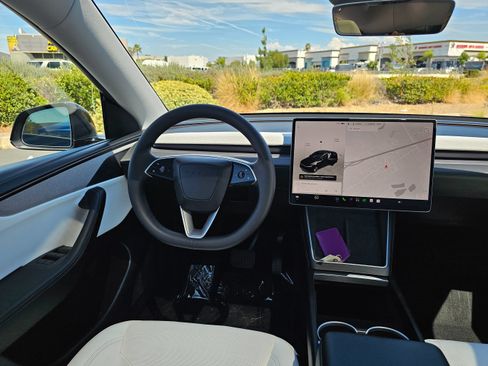 Used 2026 Tesla Model Y Long Range AWD/4WD image 25
