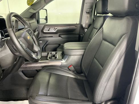Used 2024 Chevrolet Silverado 2500 LTZ w/ LTZ Convenience Package image 15