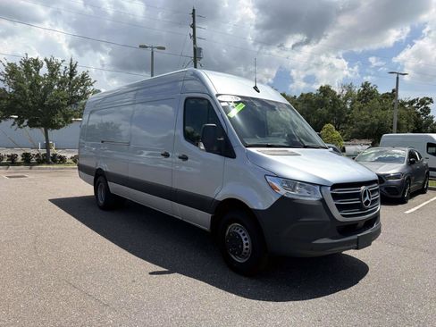 Used 2025 Mercedes-Benz Sprinter 3500 image 6