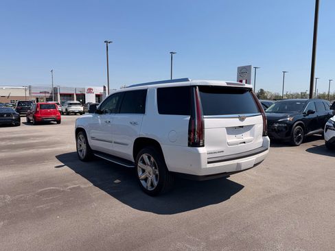 Used 2017 Cadillac Escalade Luxury image 5