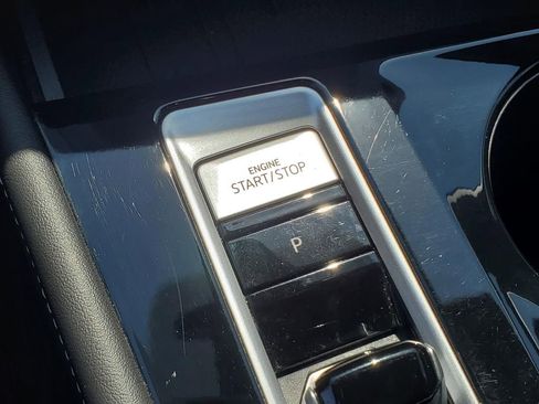Used 2025 Volkswagen Atlas SE AWD/4WD image 29