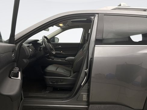 Used 2023 Nissan Pathfinder SL w/ SL Premium Package image 8