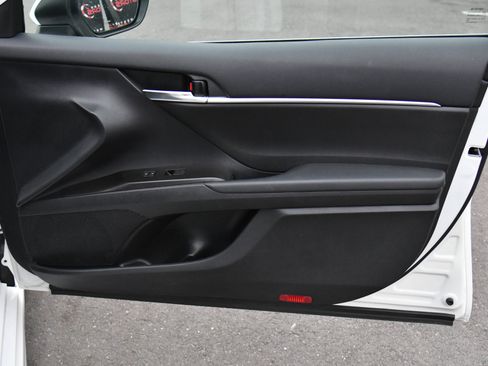 Used 2024 Toyota Camry SE image 38