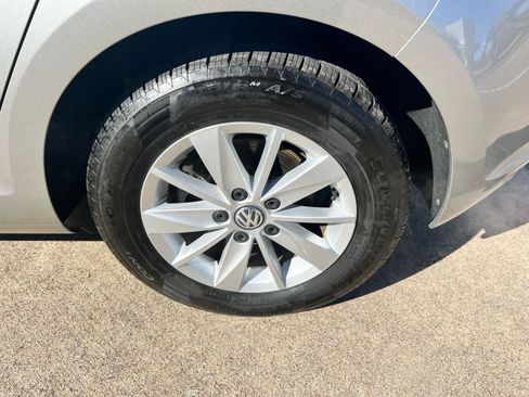 Used 2016 Volkswagen Golf S image 7