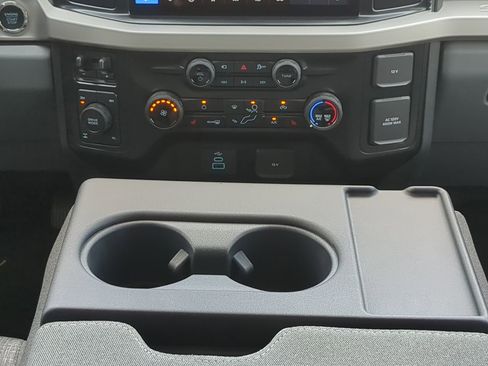 New 2026 Ford F250 XLT w/ XLT Premium Package AWD/4WD image 17