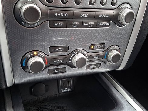 Used 2019 Nissan Pathfinder SL AWD/4WD image 17