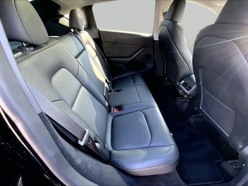Used 2023 Tesla Model Y AWD image 20