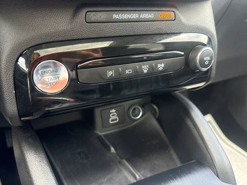 Used 2025 Ford Escape SE image 38