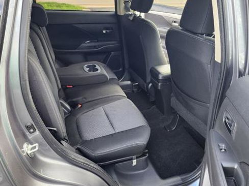 Used 2018 Mitsubishi Outlander ES FWD image 16
