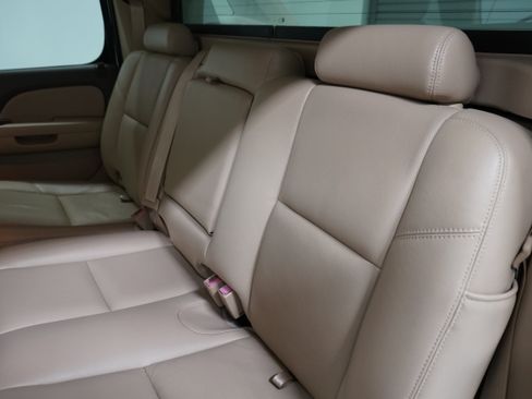 Used 2013 Chevrolet Avalanche LTZ image 11