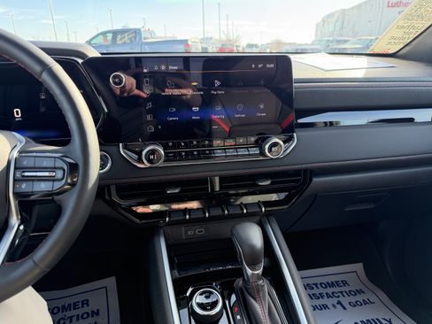 Used 2025 Chevrolet Colorado Z71 w/ Technology Package image 10