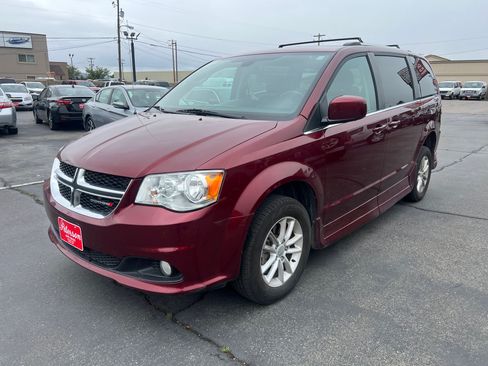 Used 2019 Dodge Grand Caravan SXT FWD image 4