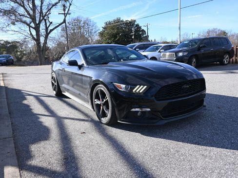 Used 2017 Ford Mustang Premium image 5