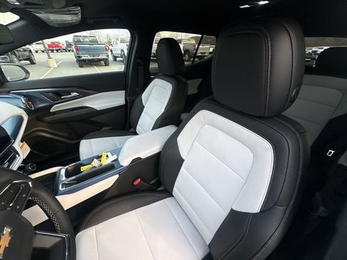 New 2026 Chevrolet Equinox EV LT w/ LPO, Blackout Package image 20