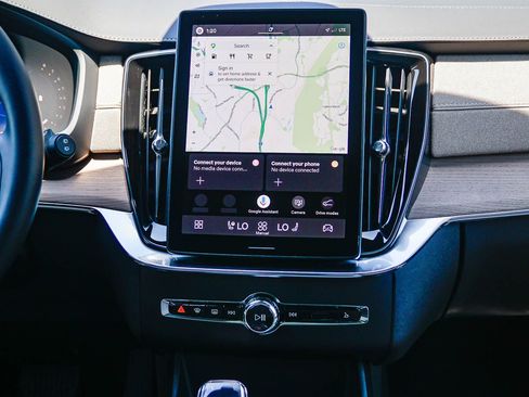 Certified 2026 Volvo XC90 B6 Plus AWD/4WD image 14