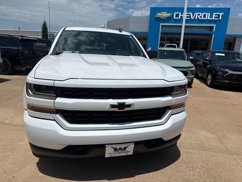 Used 2017 Chevrolet Silverado 1500 Custom w/ Custom Convenience Package AWD/4WD image 2