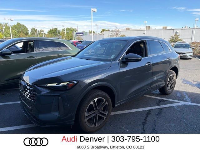Used 2025 Audi Q5 Premium w/ Convenience Package AWD/4WD image 1