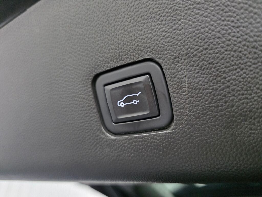 Used 2021 Chevrolet Traverse LT AWD/4WD image 20