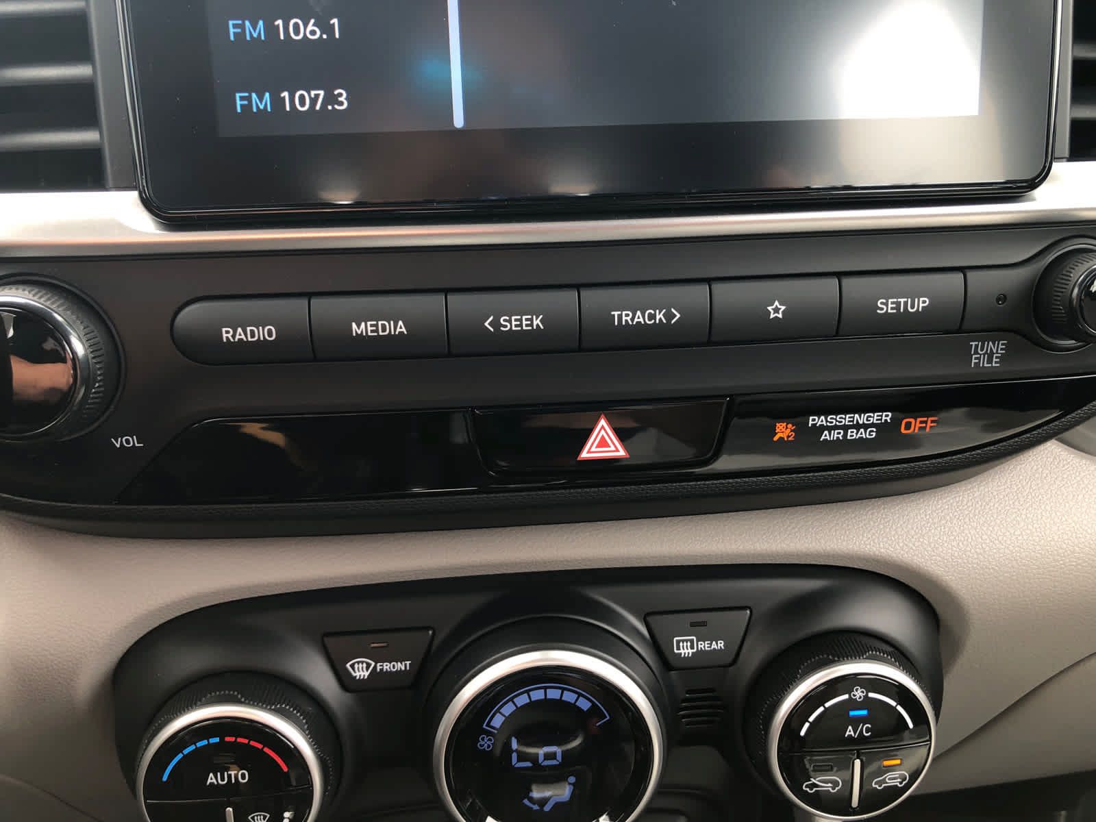 Certified 2025 Hyundai Venue SEL FWD image 14
