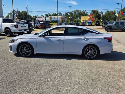 Used 2024 Nissan Altima 2.0 SR FWD image 4