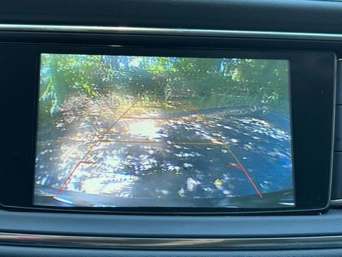 Used 2019 Buick Enclave Essence image 19